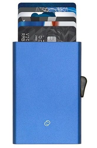 C-SECURE KORTABOX MEÐ RIFD VÖRN Ekki hægt að skanna tekur5 til 7 kort. Size: 61 x 95 x 8 mm Weight: 40 grams