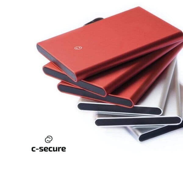 C-SECURE KORTABOX MEÐ RIFD VÖRN Ekki hægt að skanna tekur5 til 7 kort. Size: 61 x 95 x 8 mm Weight: 40 grams
