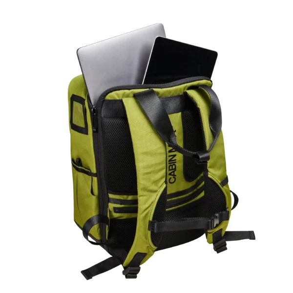 Bakpoki MEMPHIS 24L 40x30x20cm Stílhrein hönnun og fullkomin til að forðast auka handfarangursgjöld hjá flugfélögum eins og PLAY og Wizzair.Er með bólstrað fartölvu/tæknihólf,vatnsflöskuvasa og skipulaggs hólf með lyklaklemmu.Bakpokaólar með stillanlegri brjóstól og sólgleraugnalykkju.Festing til að hengja á ferðatösku.Bakpokinn er vatnsheldur og framleiddur úr endurunnum plastflöskum.
