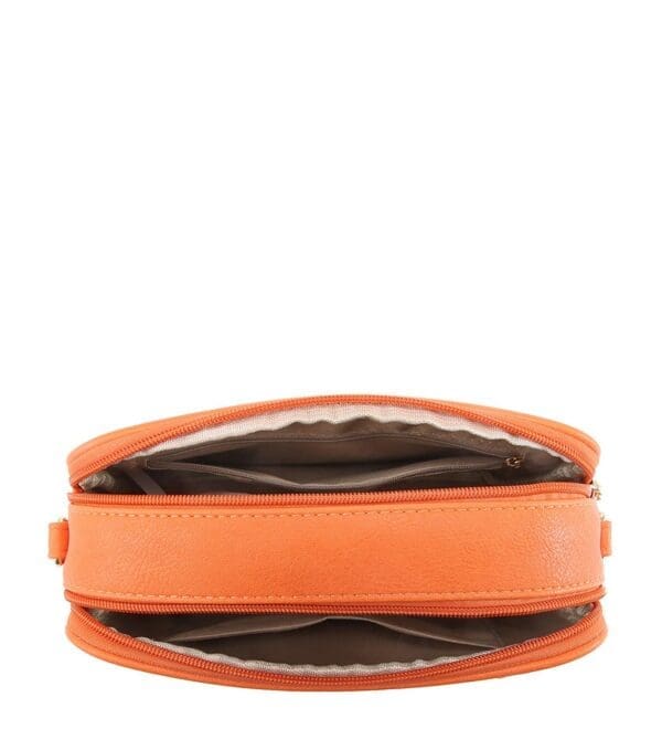 MODA Axlar taska Brún ,með breiðri ól. Stærð H 15 cm Br 23 cm Þ 8 cm