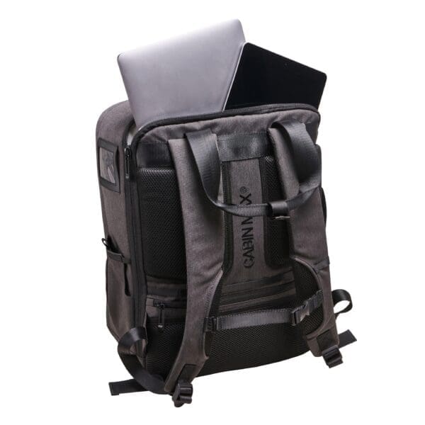 Bakpoki MEMPHIS 30L 45X36X20CM Stílhrein hönnun og fullkomin til að forðast auka handfarangursgjöld hjá flugfélögum eins og easyjet.