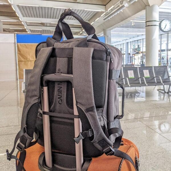 Bakpoki MEMPHIS 30L 45X36X20CM Stílhrein hönnun og fullkomin til að forðast auka handfarangursgjöld hjá flugfélögum eins og easyjet.
