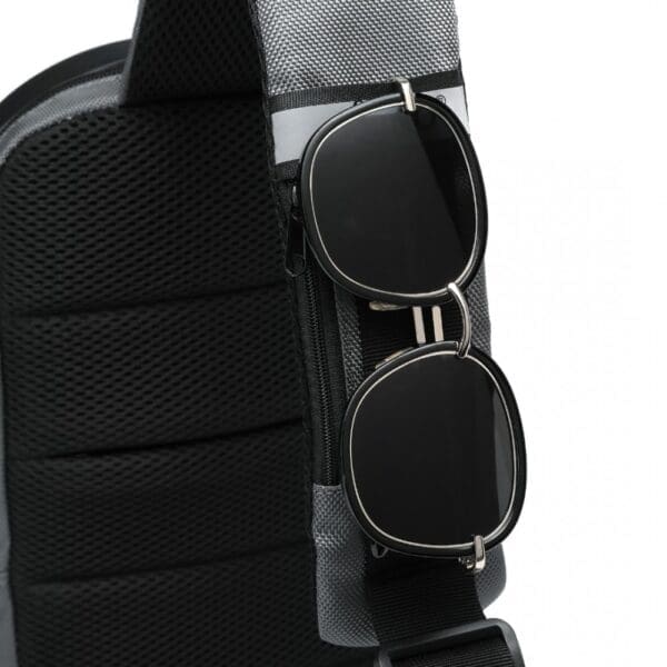 KONO Smart Sling brjóstpoki með USB hleðslutengi - Image 8