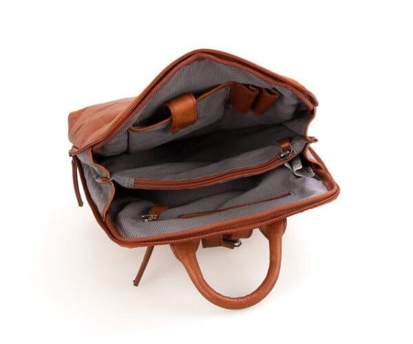 Spikes & Sparrow Leather Backpack Texas Coníak +Regncover - Image 3