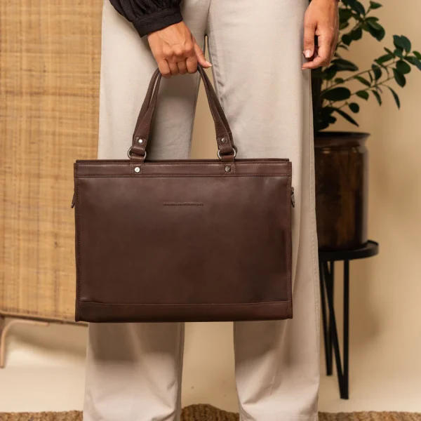 The Chesterfield Manly 15″ Tölvutaska Brún - Image 5