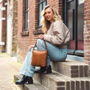 The Chesterfield  Jen Coníak